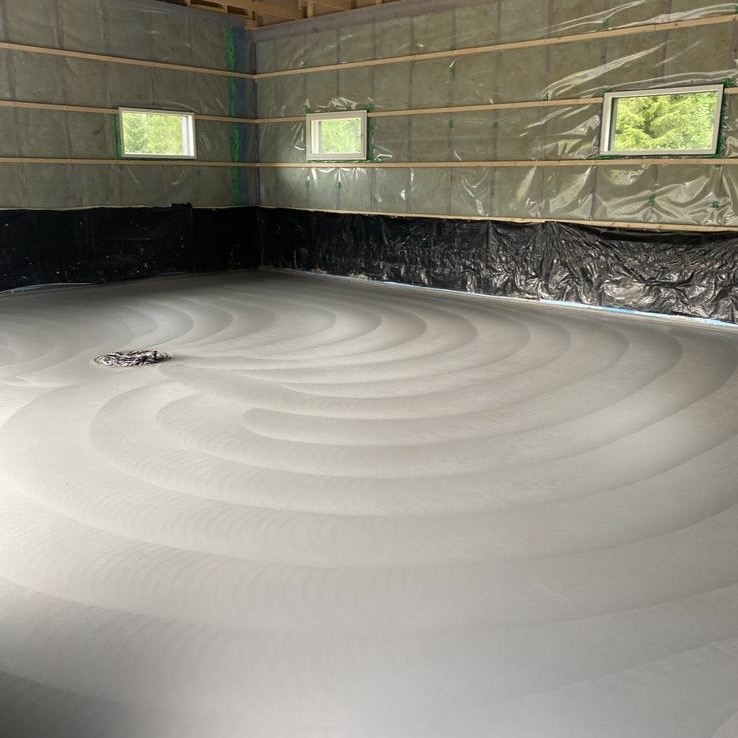 Lattiavalun työvaihe - betonin levitys